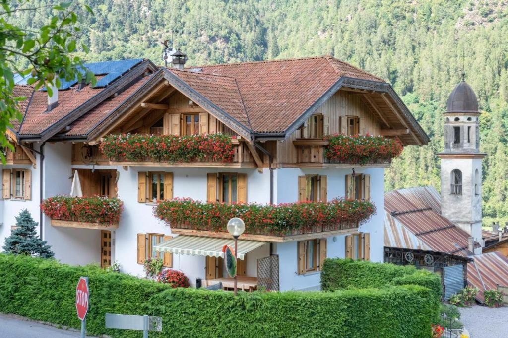 Appartamento Mansarda Patrizia E Franco Val Di Sole Комецадура Екстериор снимка